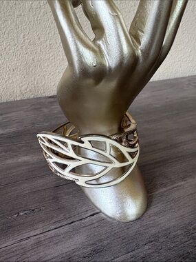 Leaf Cutout Cuff Bracelet in Cream and Gold